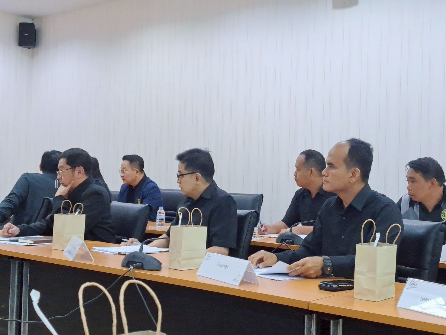 title - ประชุมแก้ไขปัญหาความเดือดร้อน